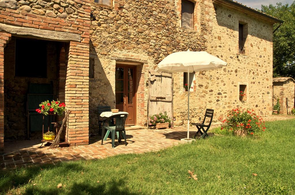 Agriturismo Il Casalino Pari Exterior photo