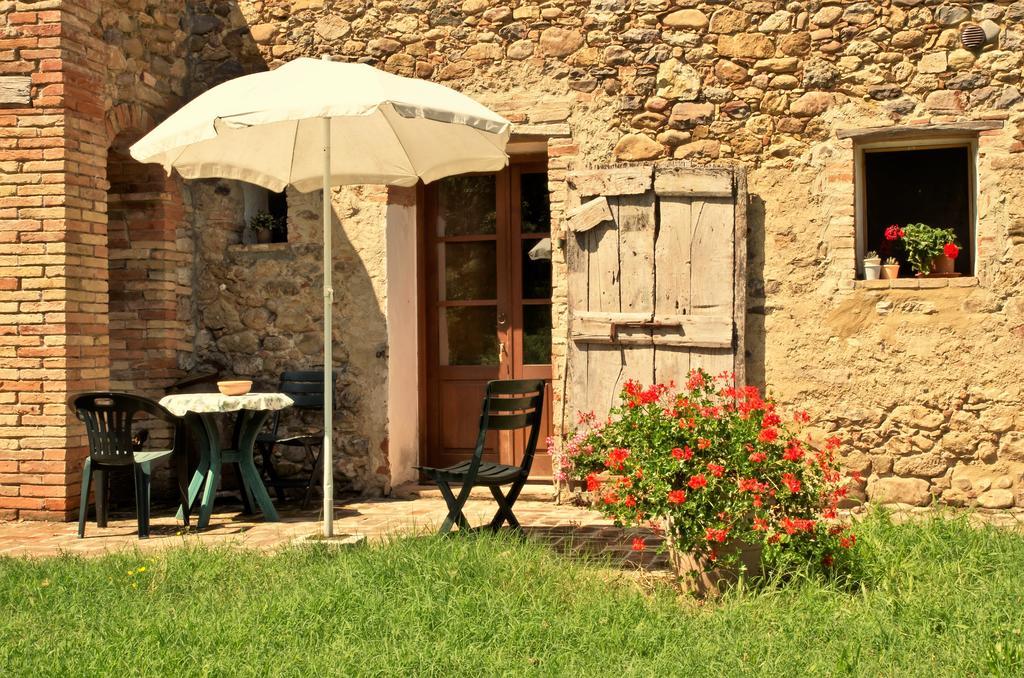 Agriturismo Il Casalino Pari Exterior photo