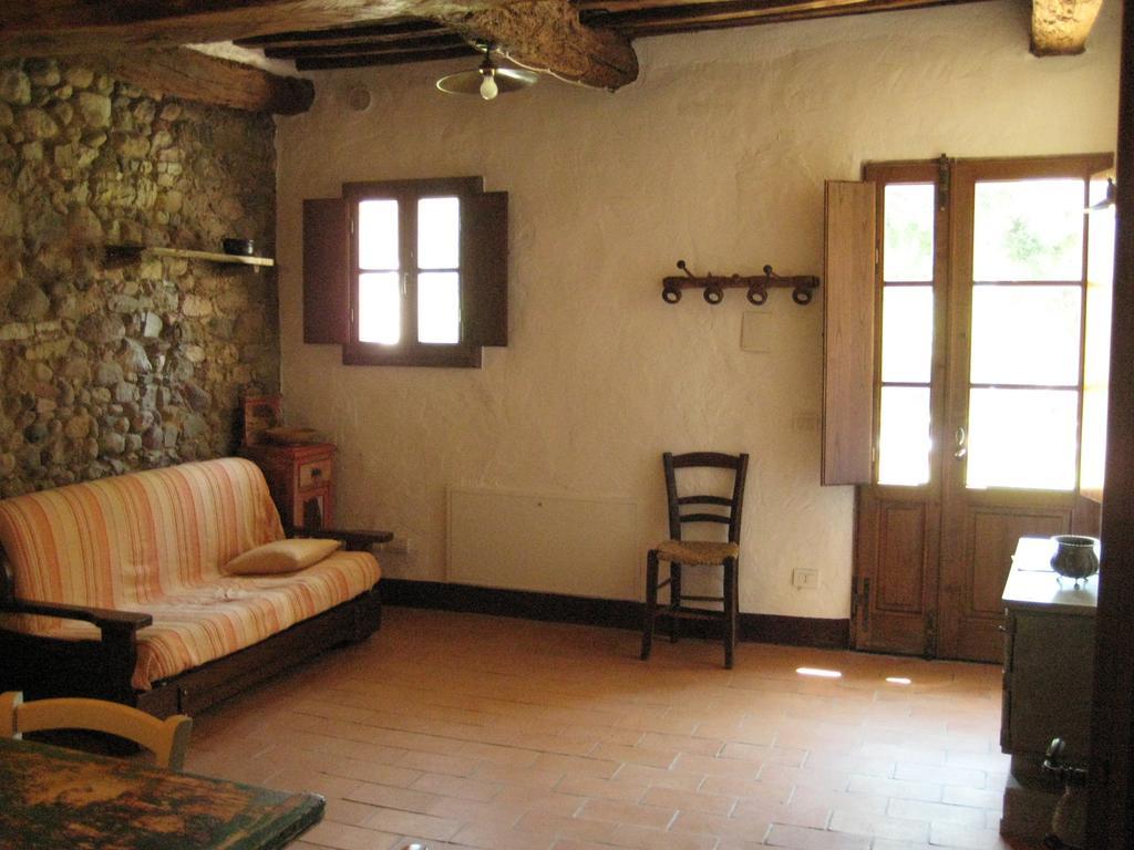 Agriturismo Il Casalino Pari Exterior photo